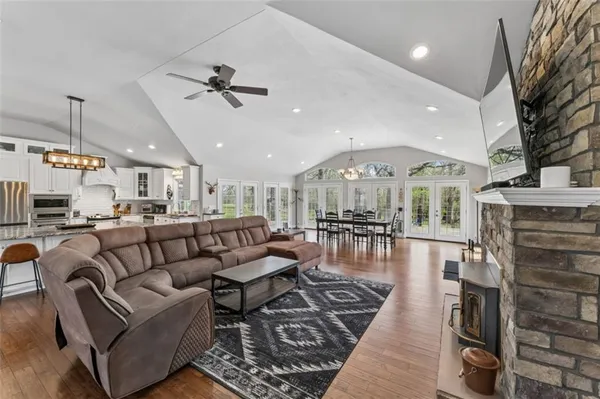 $735,000 | 14441 State Hwy U, Cross Timbers, MO 65634
