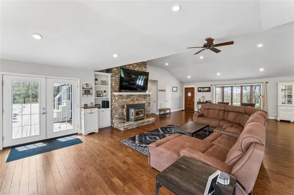 $735,000 | 14441 State Hwy U, Cross Timbers, MO 65634