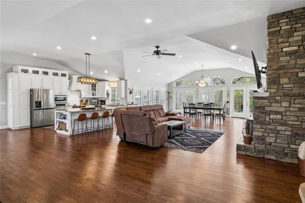 $735,000 | 14441 State Hwy U, Cross Timbers, MO 65634