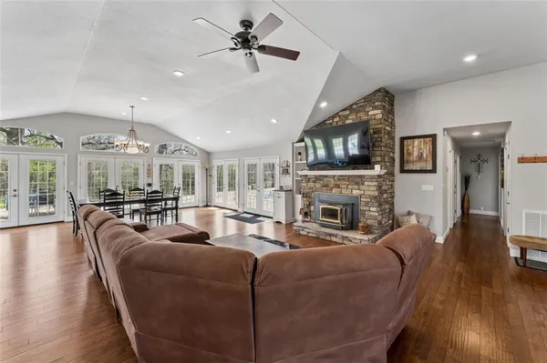 $735,000 | 14441 State Hwy U, Cross Timbers, MO 65634
