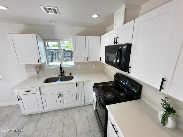 $469,999 | 2250 East Willetta Street, Phoenix, AZ 85006