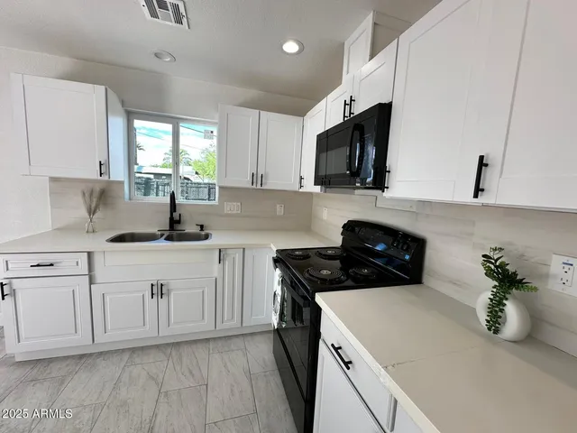 $469,999 | 2250 East Willetta Street, Phoenix, AZ 85006