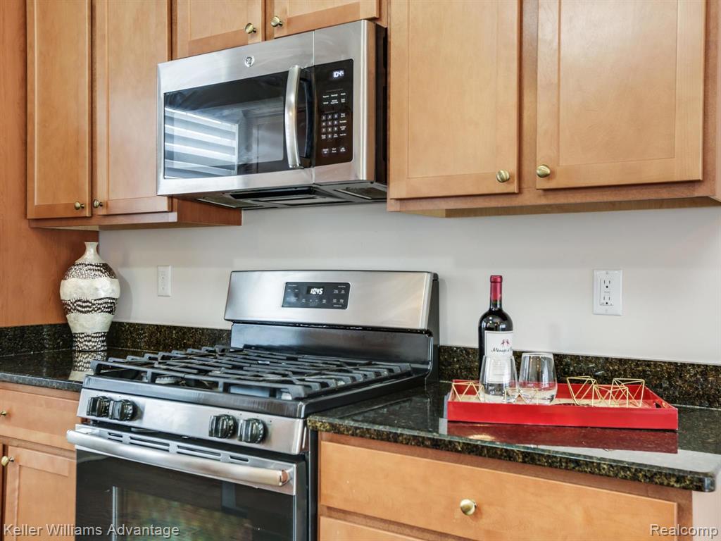 3518 Rochester Road Royal Oak, MI 48073 - Photo 4 of 36