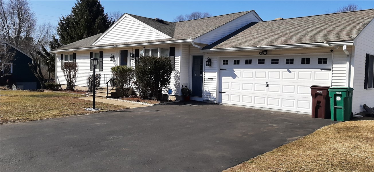 1565 Mendon Road Woonsocket, RI 02895 - Photo 3 of 31