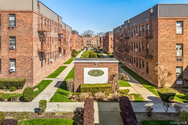 $319,000 | 215-40 47th Avenue, Unit 2A | Bayside