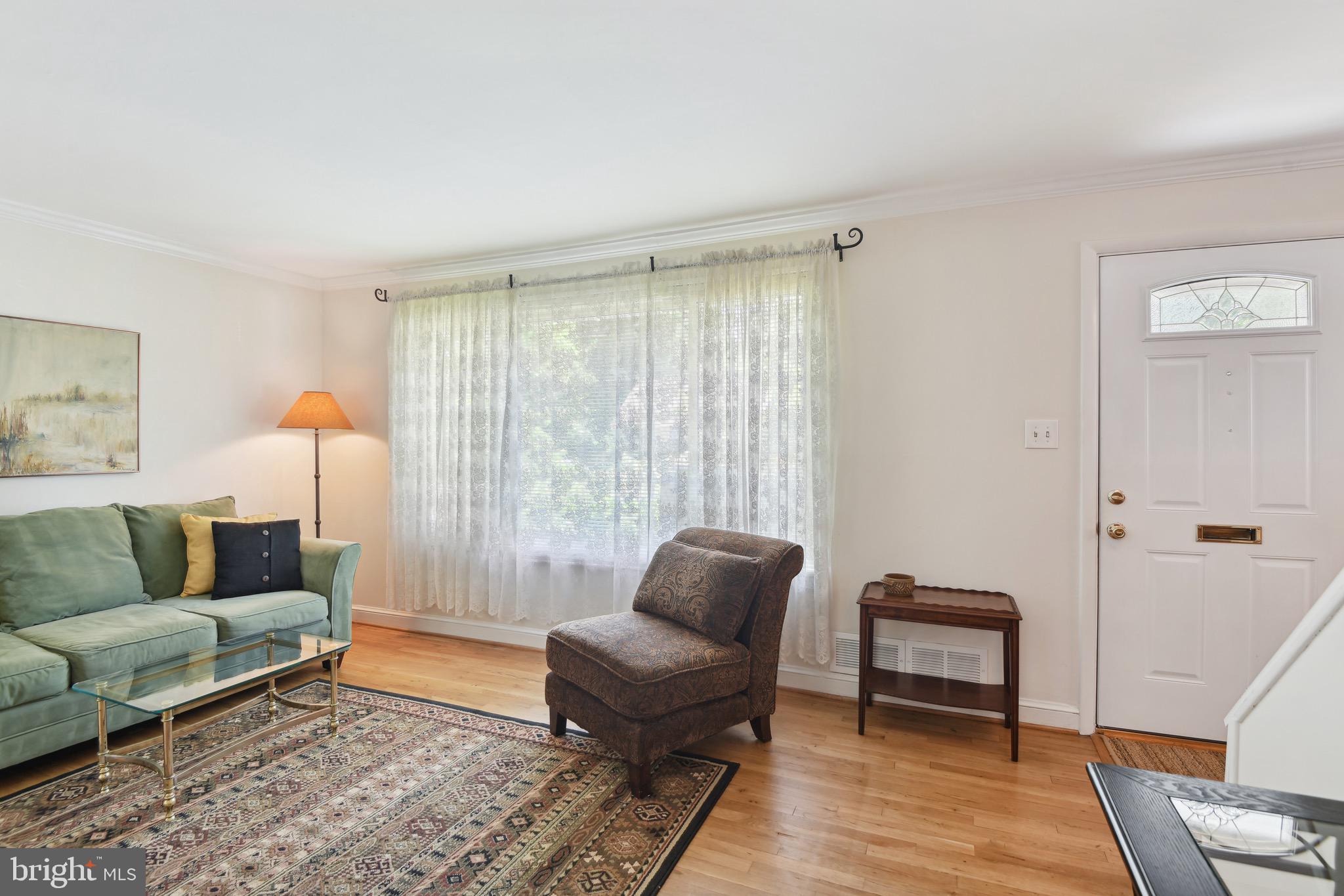 Spacious, South facing LR