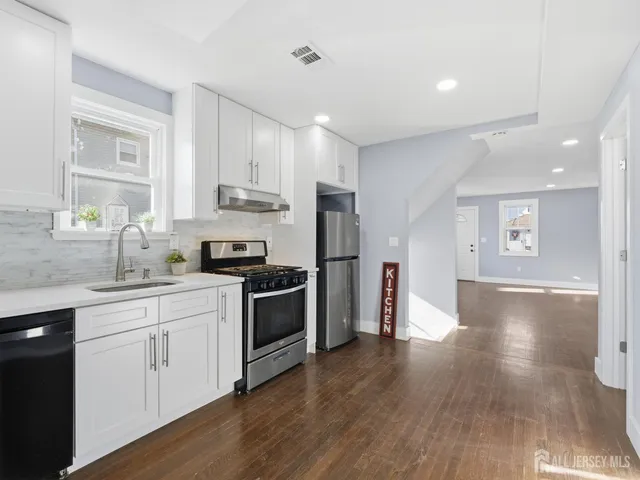 $3,300 | 14 John Street, Carteret, NJ 07008