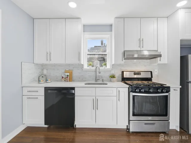 $3,300 | 14 John Street, Carteret, NJ 07008