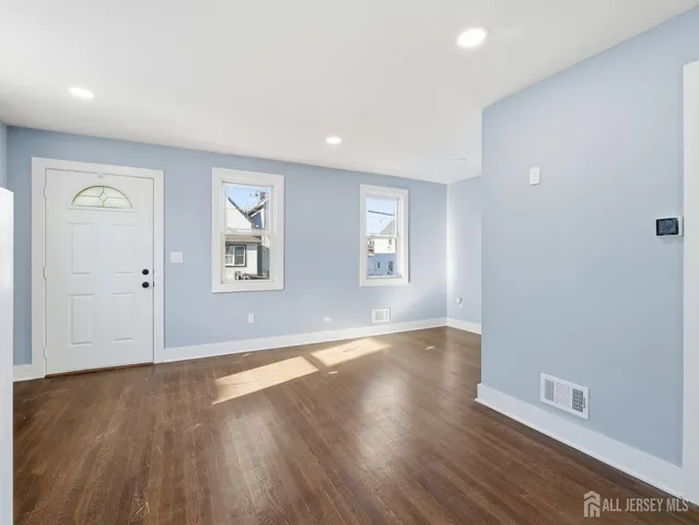 $3,300 | 14 John Street, Carteret, NJ 07008