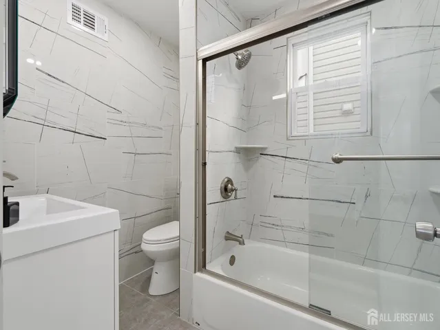 $3,300 | 14 John Street, Carteret, NJ 07008