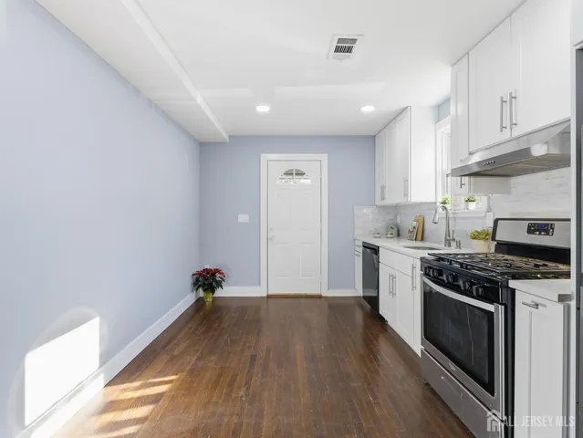 $3,300 | 14 John Street, Carteret, NJ 07008