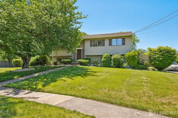 $600,000 | 1 Cheryl Court, Piscataway, NJ 08854