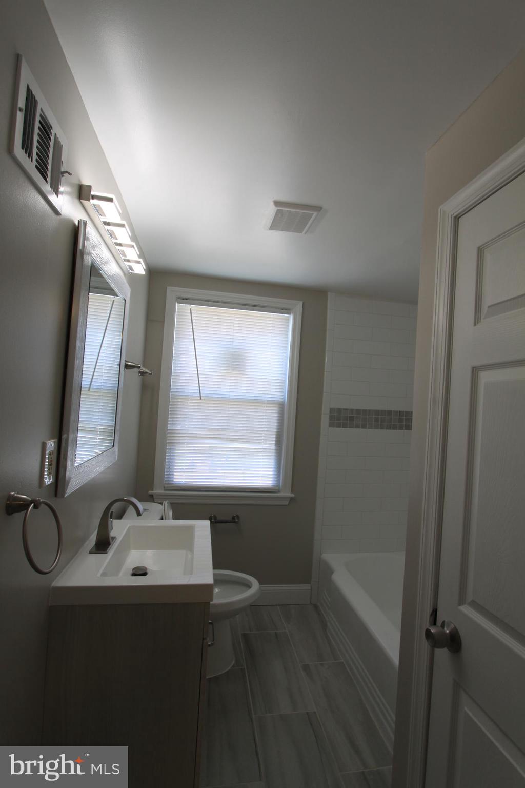 3831 Kimble Road Baltimore, MD 21218 - Photo 6 of 15 Upper level bath