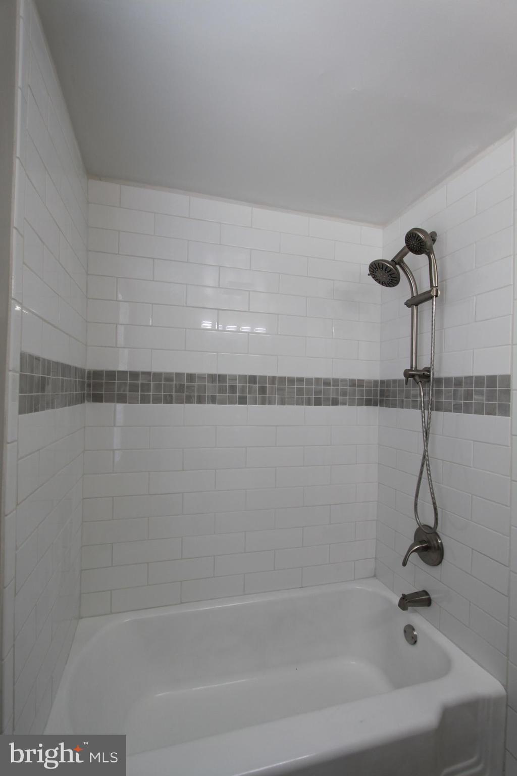 3831 Kimble Road Baltimore, MD 21218 - Photo 7 of 15 Upper level bath
