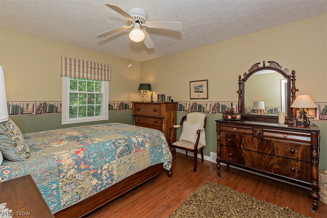 6575 Liberty Road Solon, OH 44139 - Photo 22 of 30 Bedroom 3 with hardwood floors