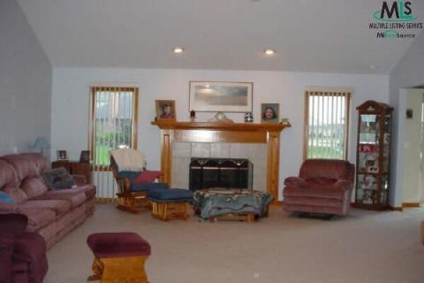 17504 Rocco Drive Macomb, MI 48044 - Photo 2 of 9 727782-1.JPG