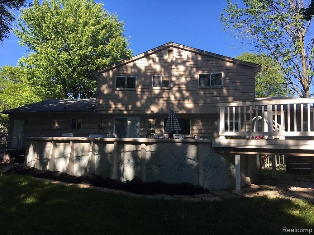 18693 Levan Road Livonia, MI 48152 - Photo 2 of 30 Back.jpg