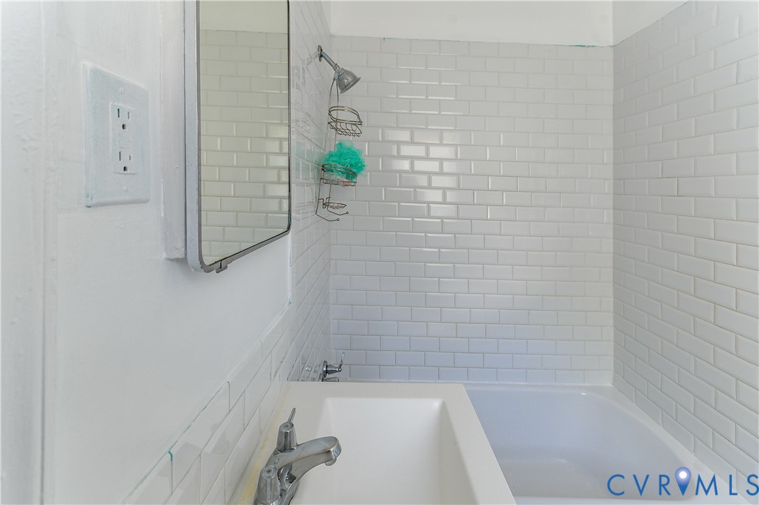 4903 Castlewood Road Richmond, VA 23234 - Photo 26 of 34