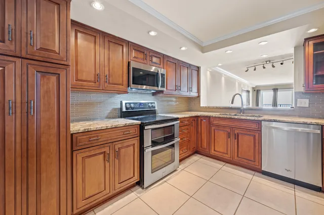 $3,200 | 995 N Highway, Unit 407, Indialantic, FL 32903