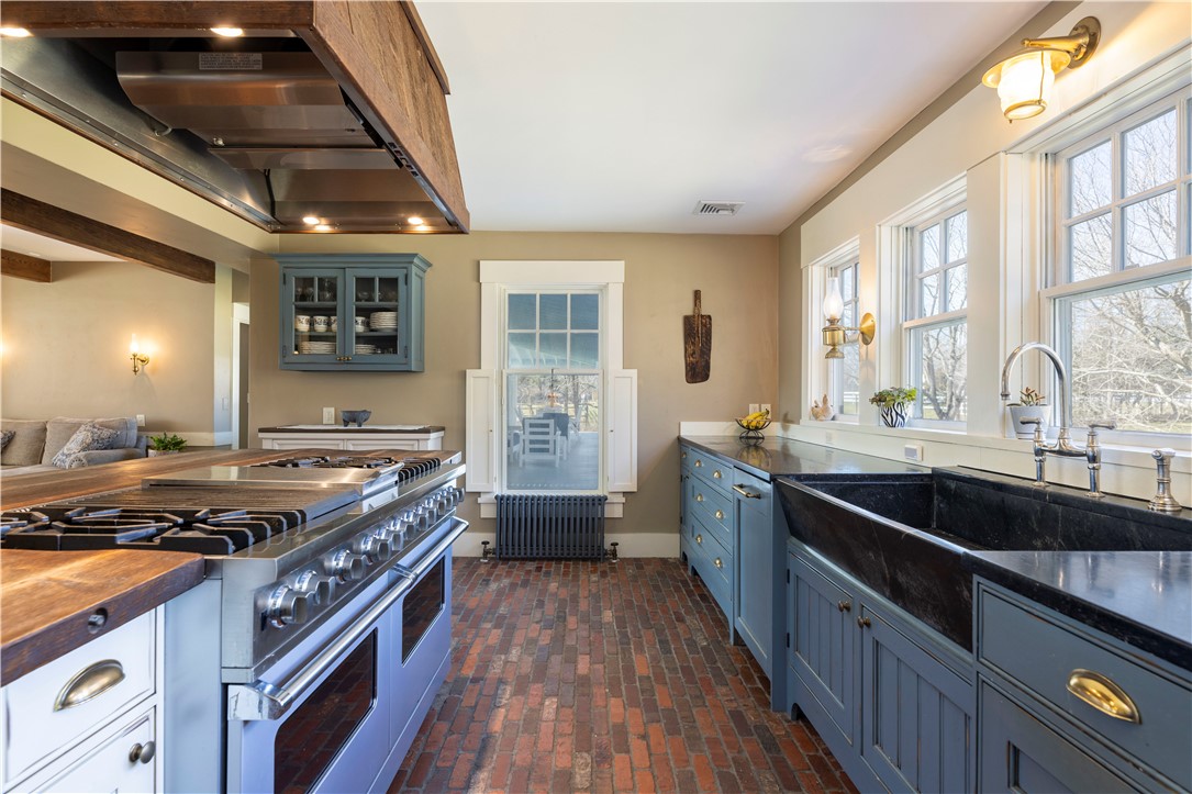 290 Fletcher Road North Kingstown, RI 02852 - Photo 9 of 50