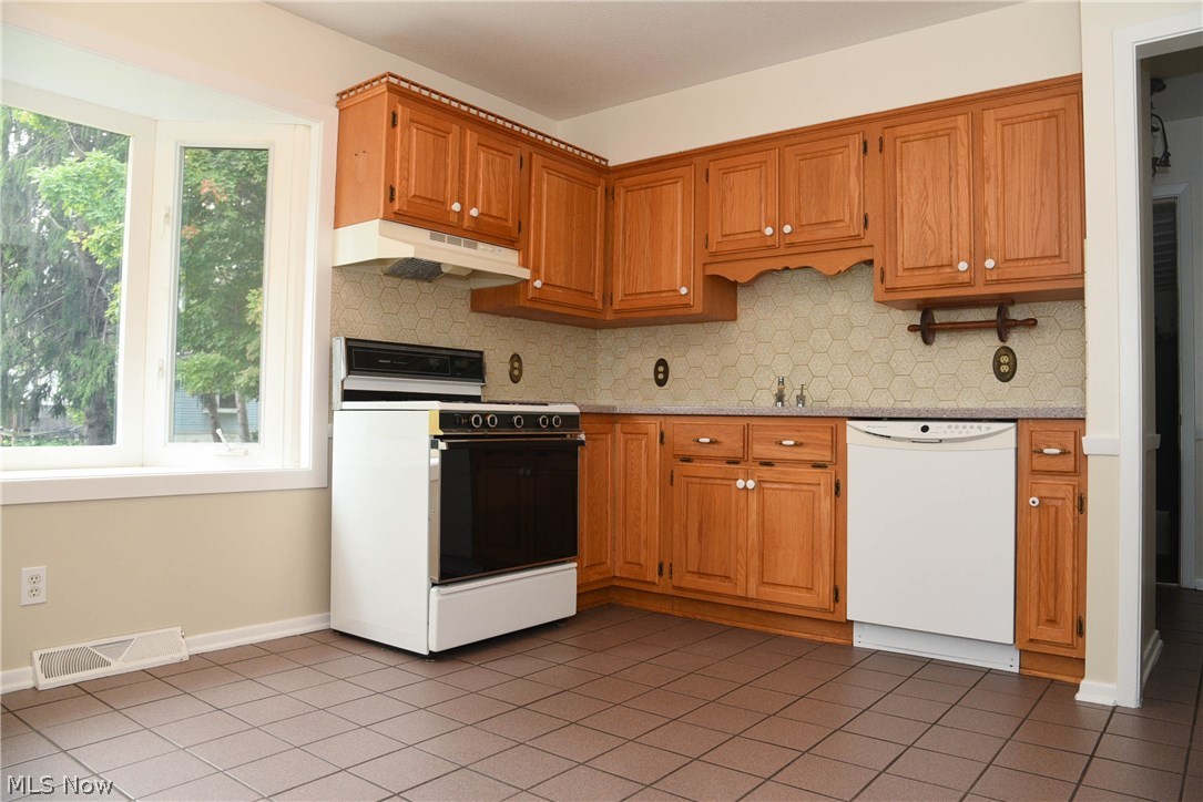 7748 Middle Ridge Road Madison, OH 44057 - Photo 18 of 35