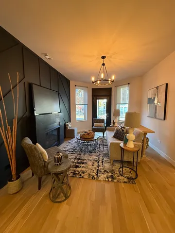 $2,400 | 1015 North California Avenue, Unit 1F, Chicago, IL 60622