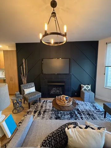 $2,400 | 1015 North California Avenue, Unit 1F, Chicago, IL 60622