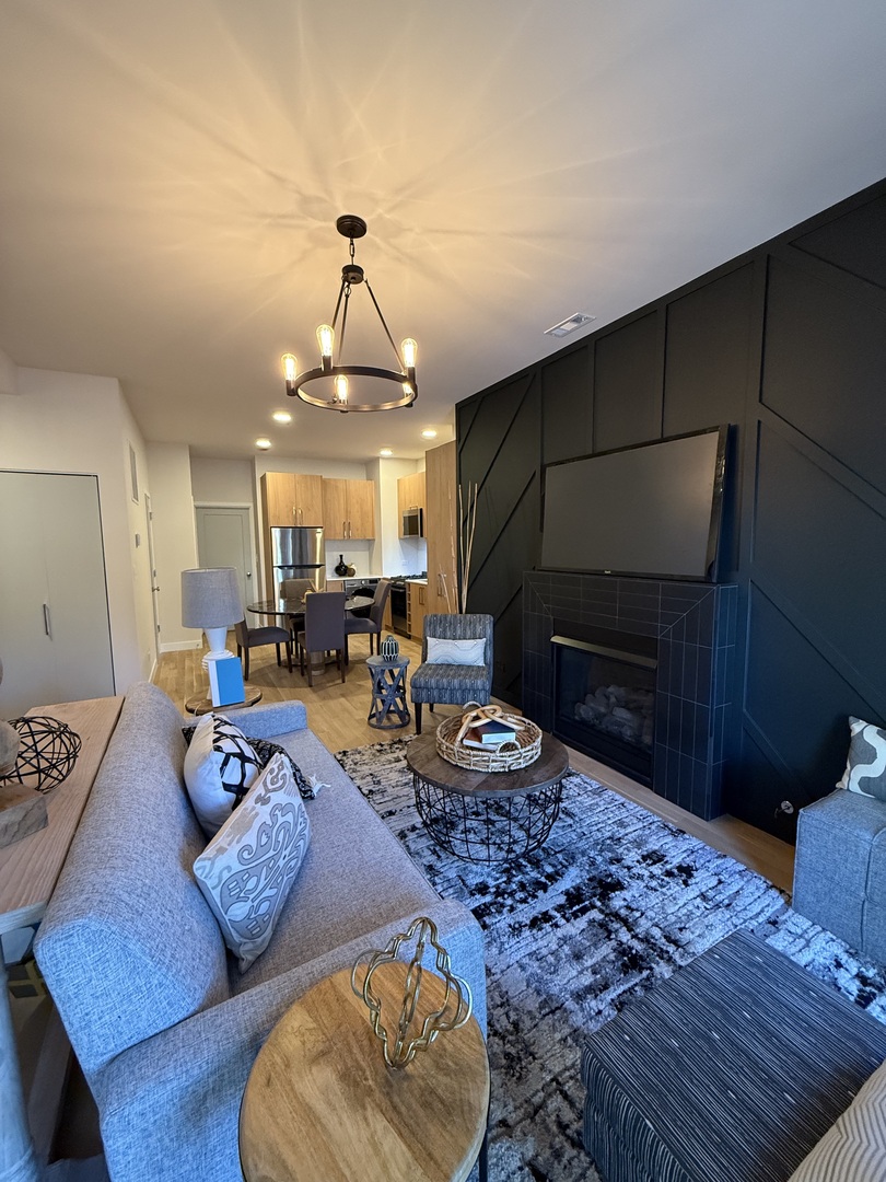 1015 North California Avenue, Unit 1F Chicago, IL 60622 - Photo 5 of 14