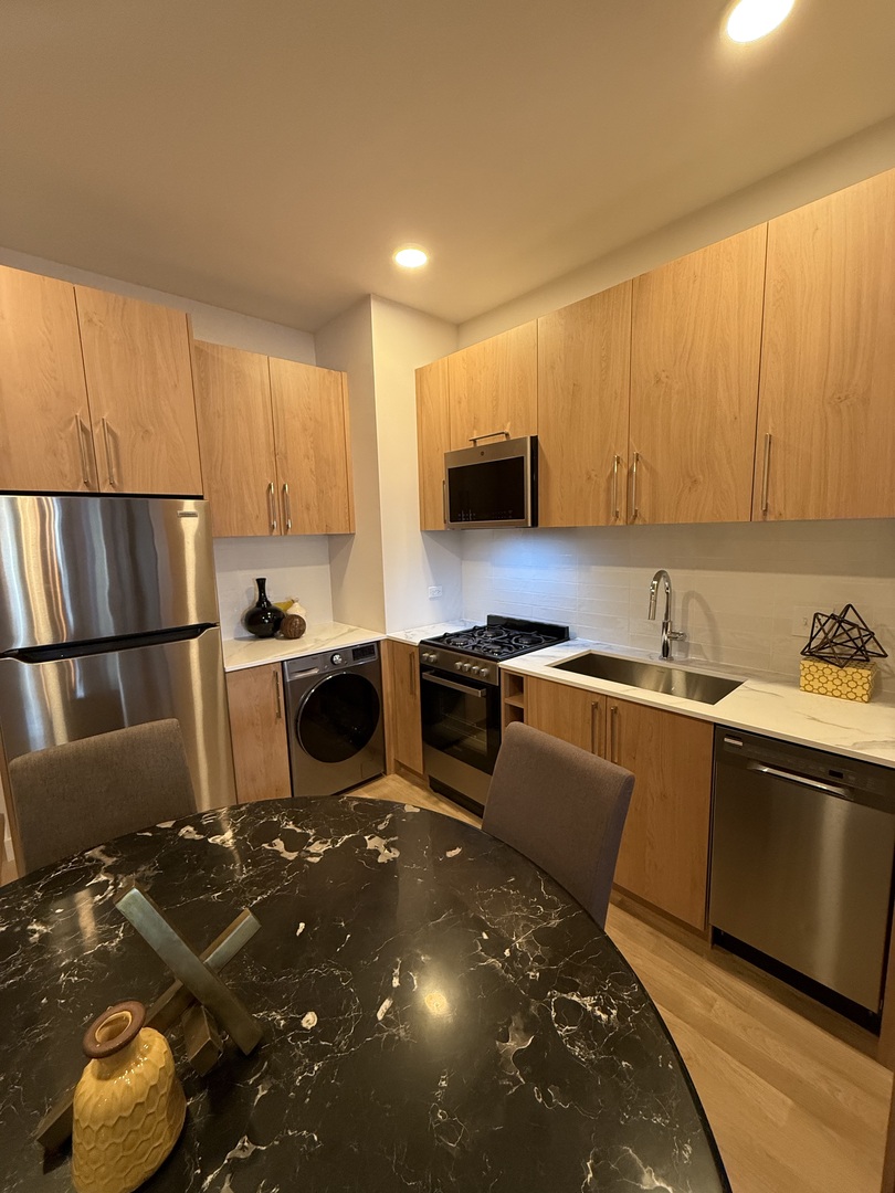 1015 North California Avenue, Unit 1F Chicago, IL 60622 - Photo 7 of 14