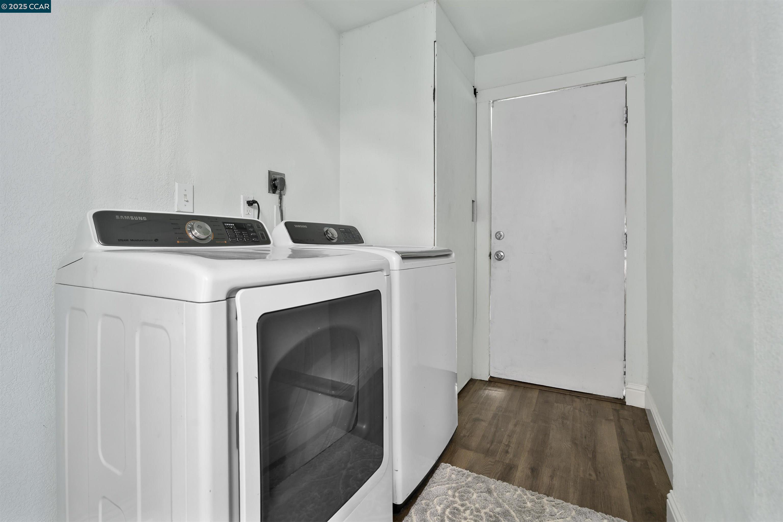 874 36th Street Oakland, CA 94608 - Photo 29 of 41 a utility room with dryer and washer