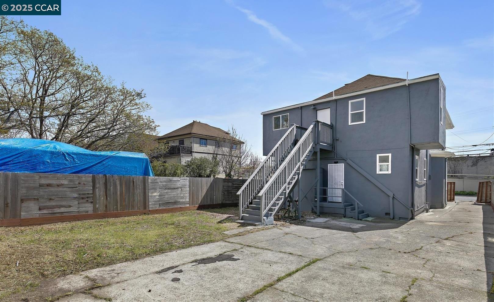 874 36th Street Oakland, CA 94608 - Photo 30 of 41 a front view of a house with a yard