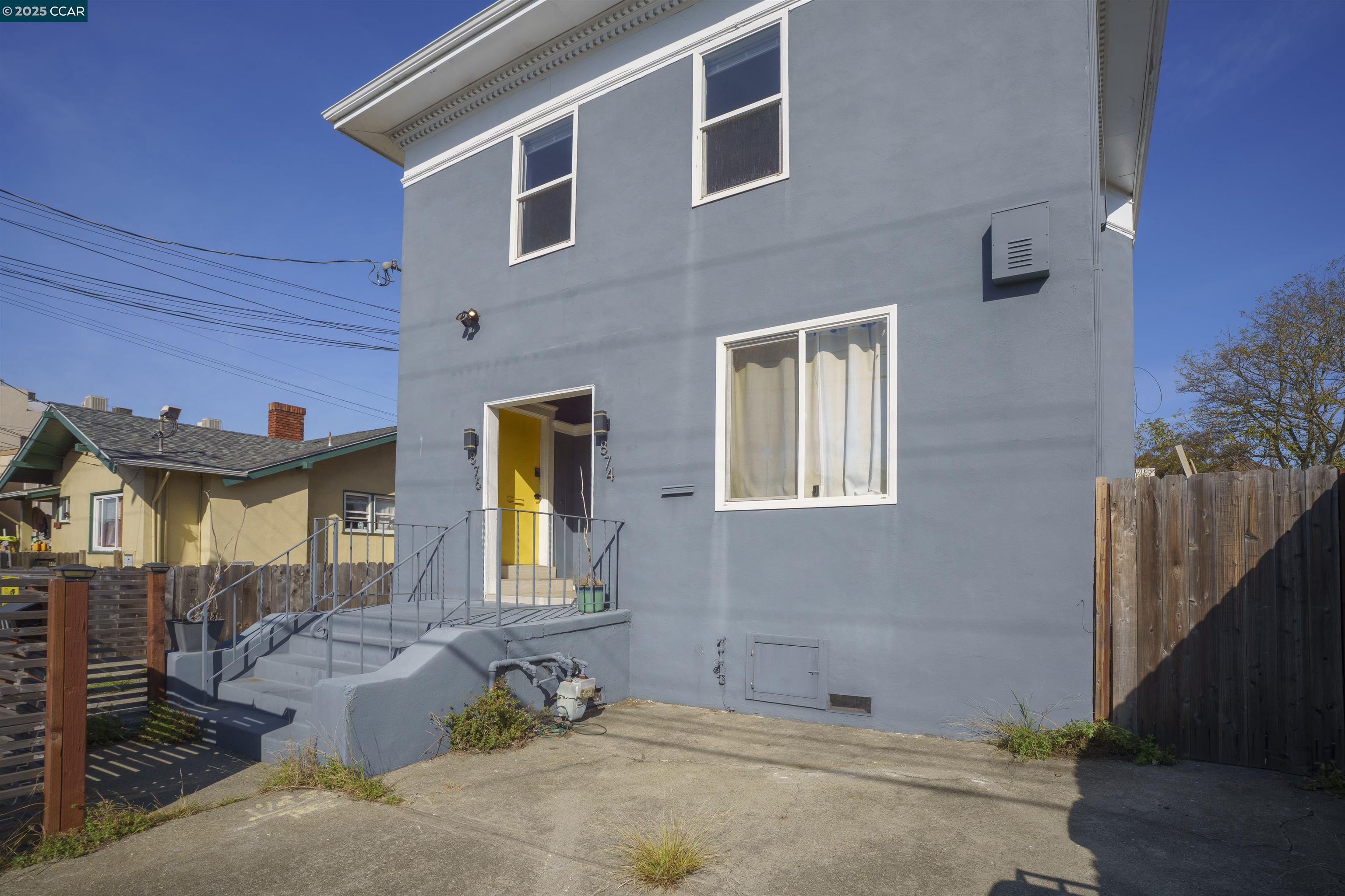 874 36th Street Oakland, CA 94608 - Photo 4 of 41 a front view of a house with a yard