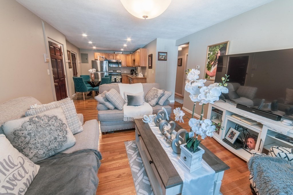 7 Oakcrest Road, Unit 7 Boston, MA 02136 - Photo 2 of 10 Gallery Image 2