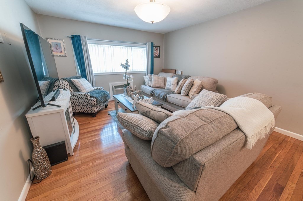 7 Oakcrest Road, Unit 7 Boston, MA 02136 - Photo 4 of 10 Gallery Image 4