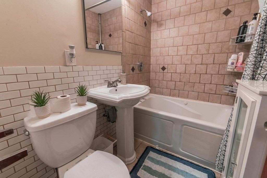 7 Oakcrest Road, Unit 7 Boston, MA 02136 - Photo 7 of 10 Gallery Image 7
