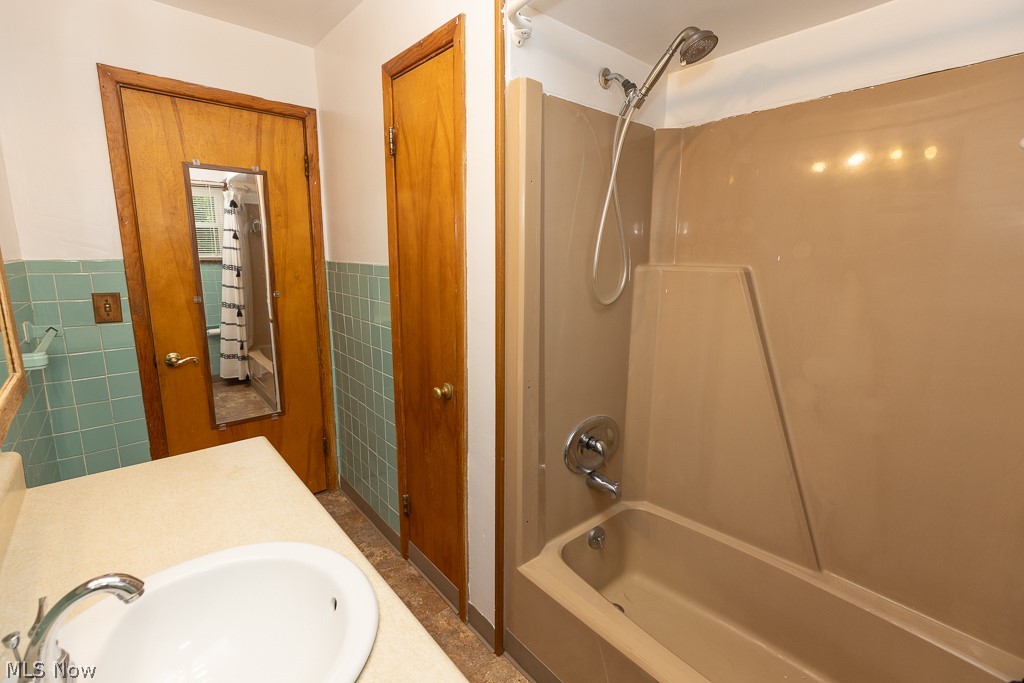 9326 Ackley Road Parma Heights, OH 44130 - Photo 15 of 42
