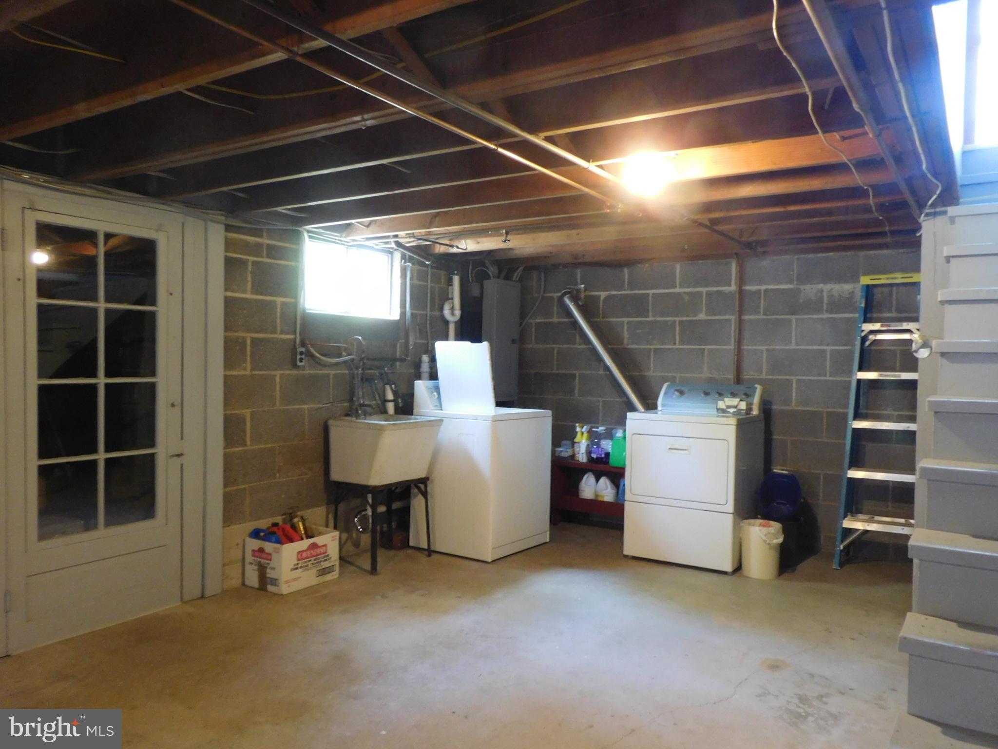 910 Hubbs Street Delran, NJ 08075 - Photo 15 of 33 Basement laundry area