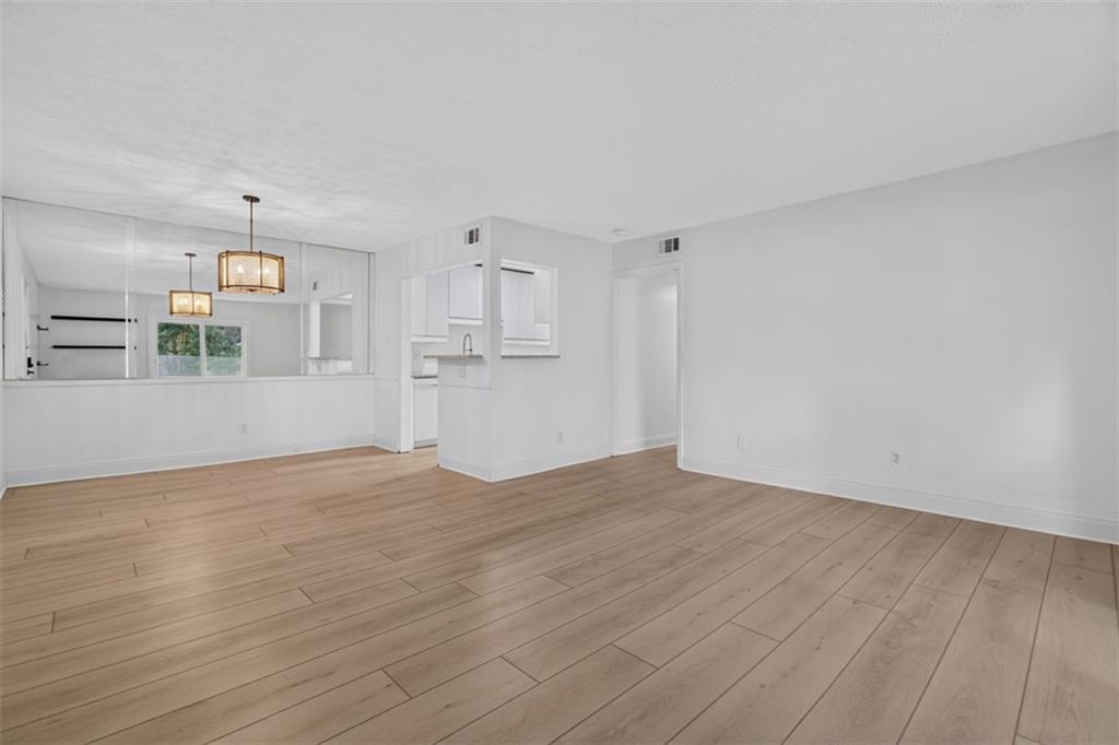 725 Dalrymple Road, Unit 7J Sandy Springs, GA 30328 - Photo 3 of 22 Gallery Image 3