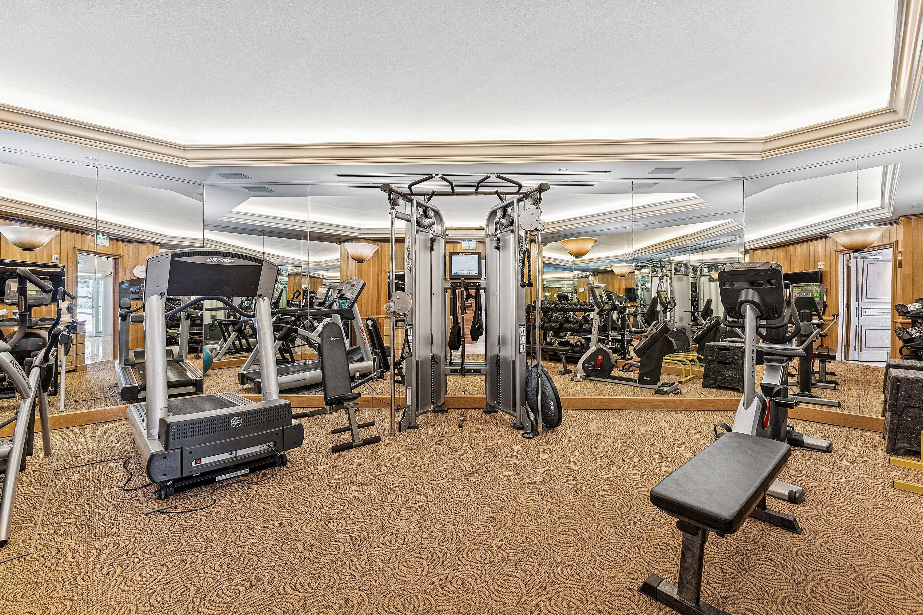 19950 South Beach Road, Unit 7S Jupiter, FL 33469 - Photo 32 of 40 a view of a room with gym equipment