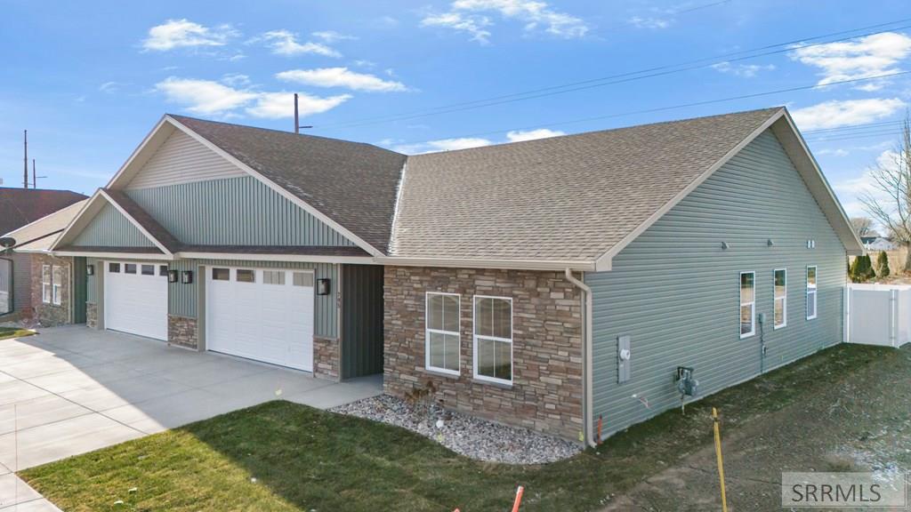 795 Lindy Lane Rigby, ID 83442 - Photo 34 of 36 Front side view