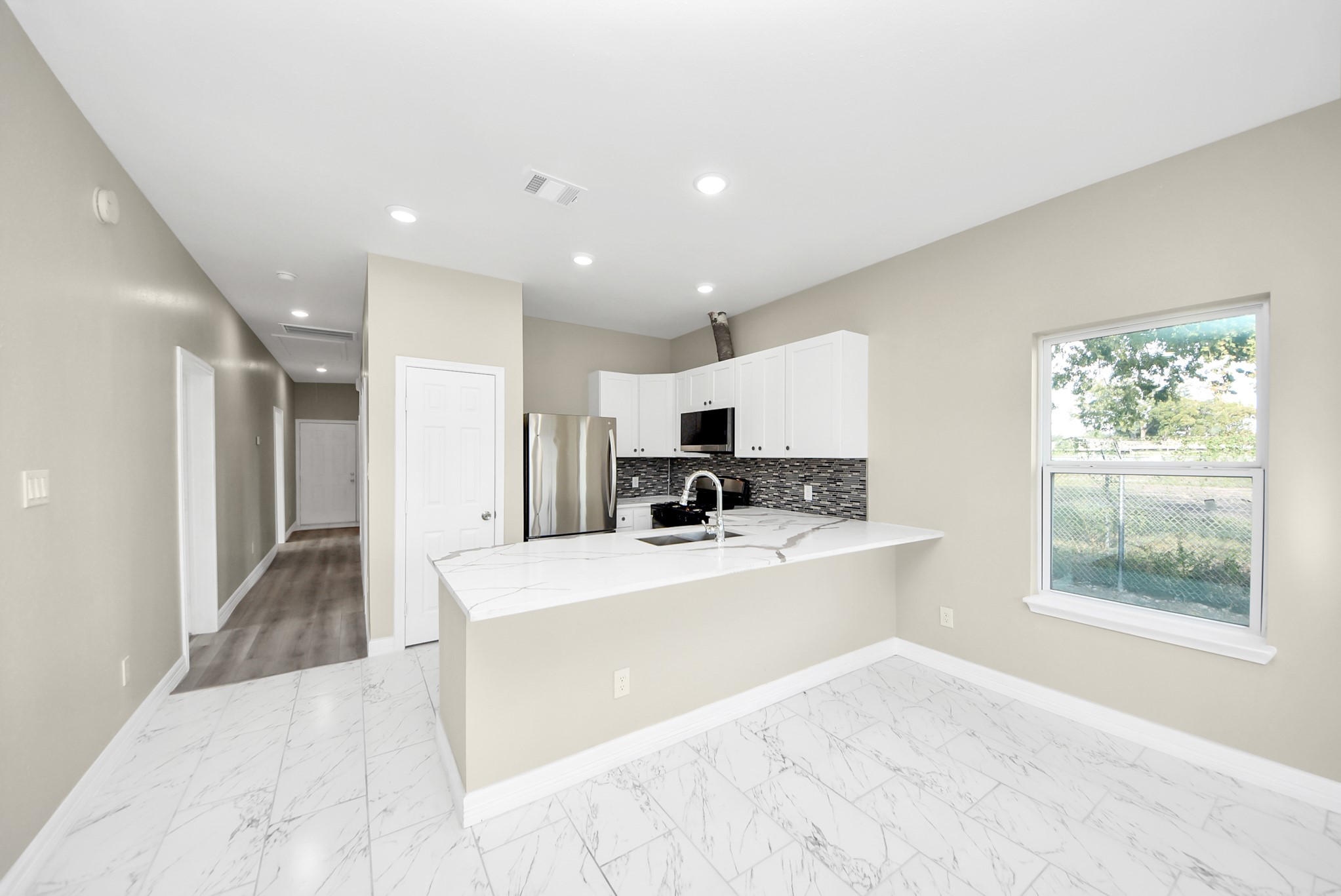 8215 La Porte Road Houston, TX 77012 - Photo 8 of 30 Gallery Image 8