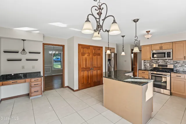 $599,900 | 209 Tamar Drive, Niskayuna, NY 12309