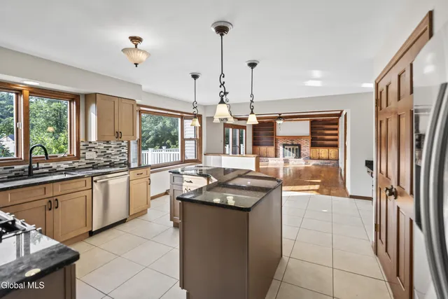 $599,900 | 209 Tamar Drive, Niskayuna, NY 12309