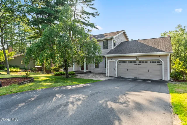 $599,900 | 209 Tamar Drive, Niskayuna, NY 12309