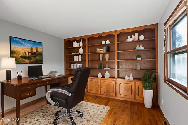 $599,900 | 209 Tamar Drive, Niskayuna, NY 12309