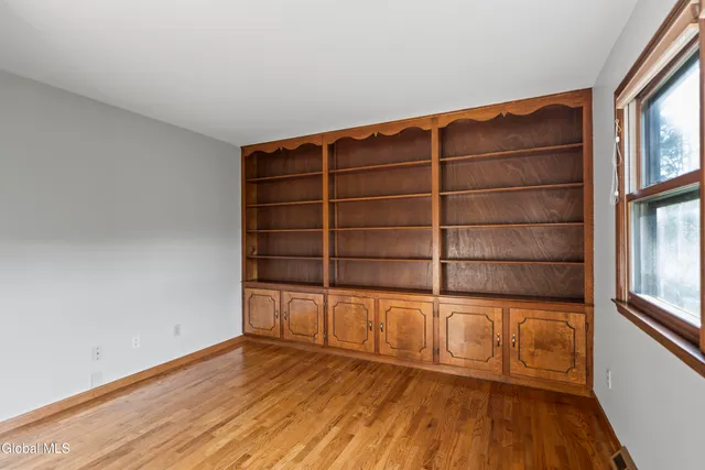 $599,900 | 209 Tamar Drive, Niskayuna, NY 12309