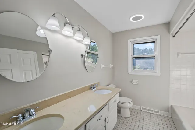 $599,900 | 209 Tamar Drive, Niskayuna, NY 12309