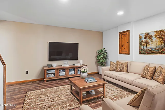 $599,900 | 209 Tamar Drive, Niskayuna, NY 12309