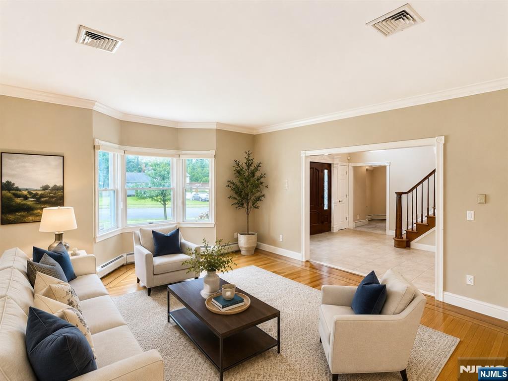 377 Ruckman Road Closter, NJ 07624 - Photo 4 of 22