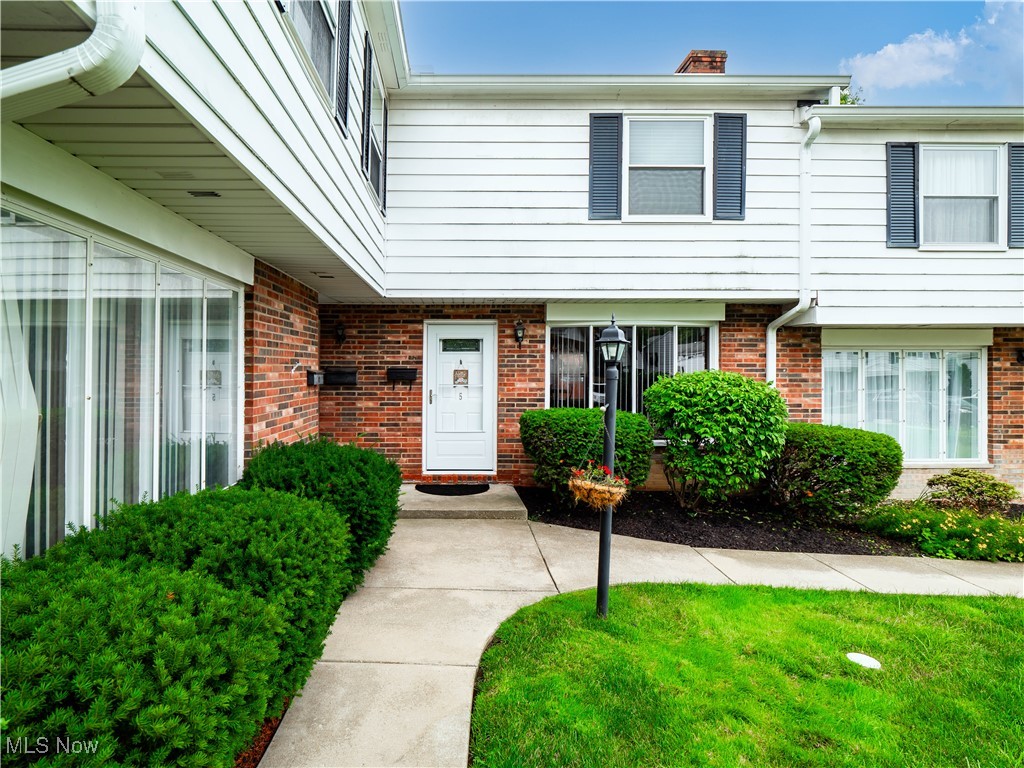 6488 State Road, Unit B5 Cleveland, OH 44134 - Photo 2 of 23 View of property entrance